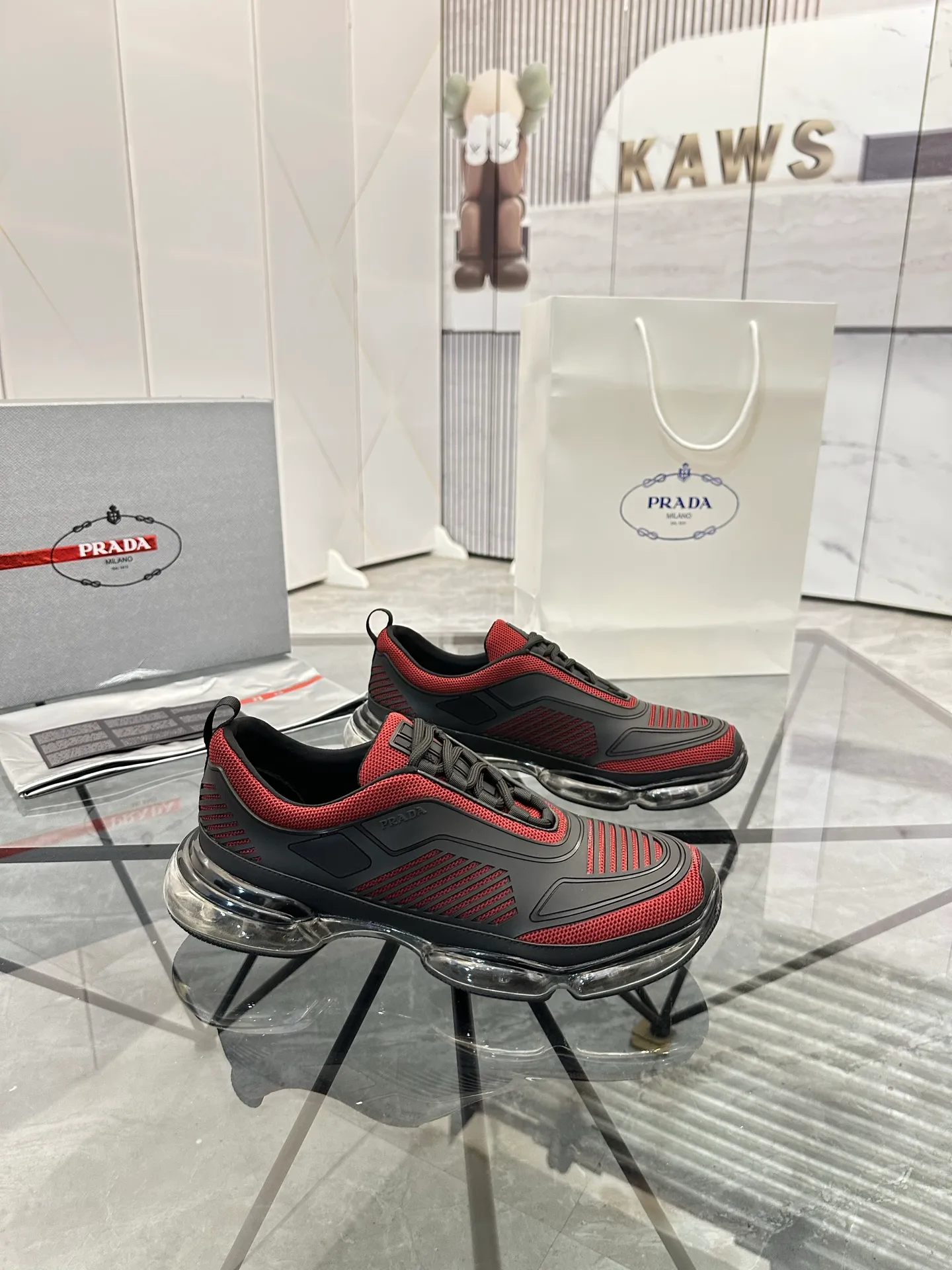 Men's shoes for sale 💰: 💰P660¥ High-end top quality Product trademark: Prada *"Prada*" low-top casual shoes Regular size: 38-45 (can be customized to 46) Product materials: Upper imported from the counter original material, breathable lining, cowhide foot pads, original air cushion outsole. No.: 001